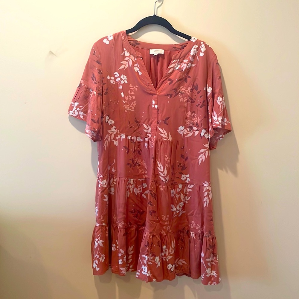 Short flutter sleeve floral dress! Size small (petite) from the Loft!